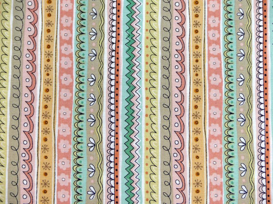 Patchwork Stoff mit bunten, gemusterten Streifen aus der Serie Doodle Days von Makower